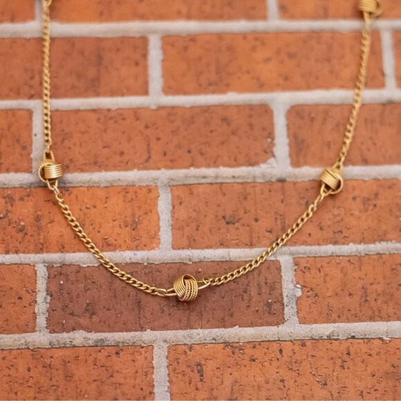 18 inch, Vintage Tangled Rings Gold Tone Necklace by Avon - W28 - Picture 1 of 3